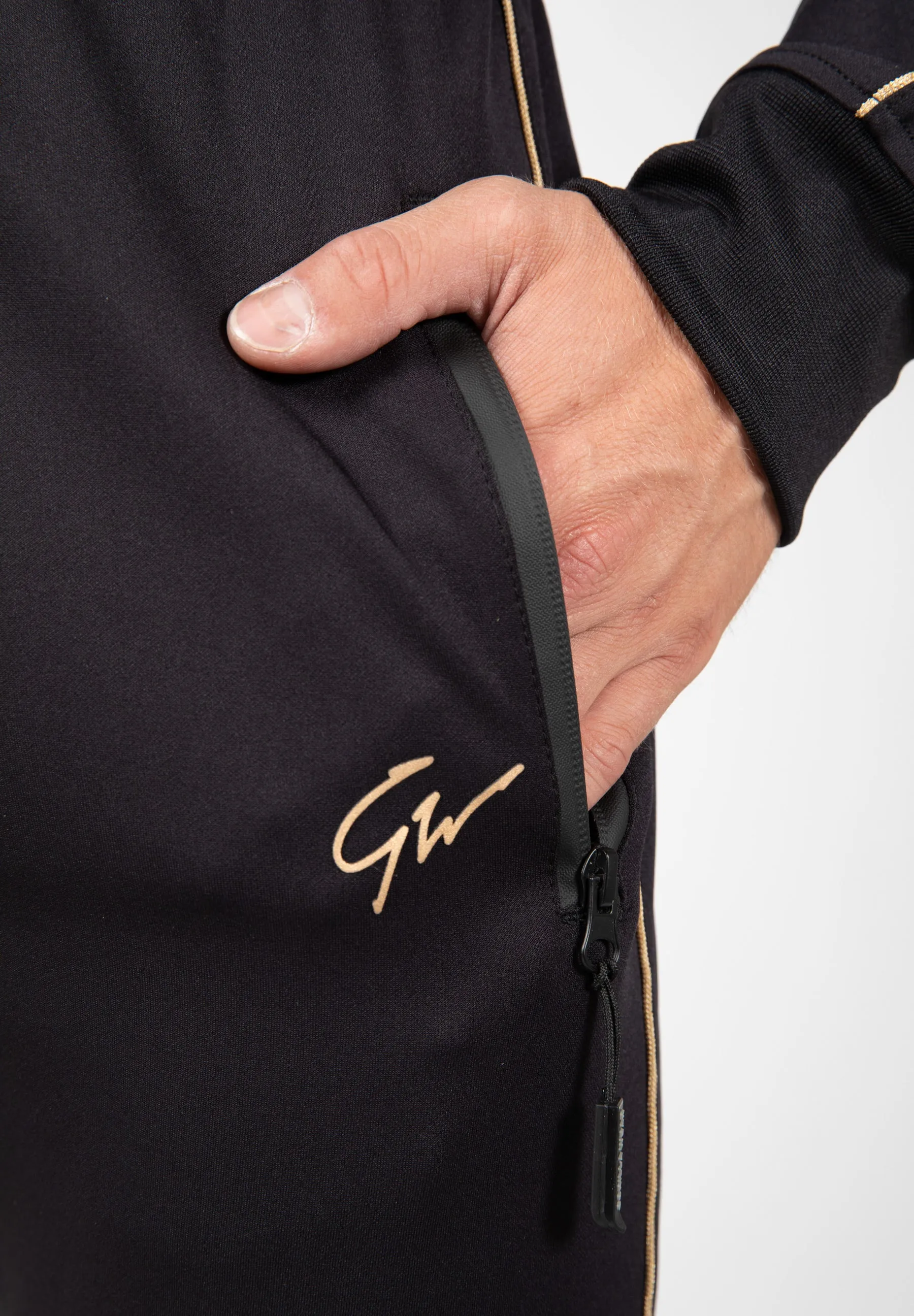 Wenden Track Shorts -Black/Gold